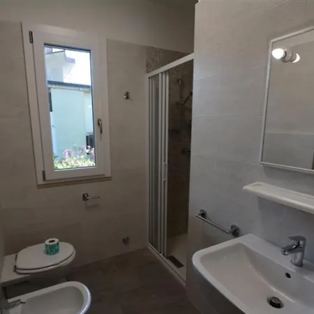 アパート Lovely Flat With Balcony And Private Parking Space 50mt From The Sea In Lignano