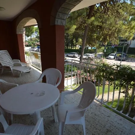 Apartment Lovely Flat With Balcony And Private Parking Space 50mt From The Sea In Lignano Lignano Sabbiadoro