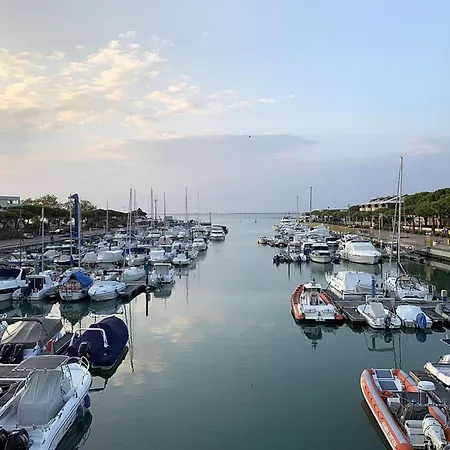 Lovely Flat With Balcony And Private Parking Space 50mt From The Sea In Lignano *